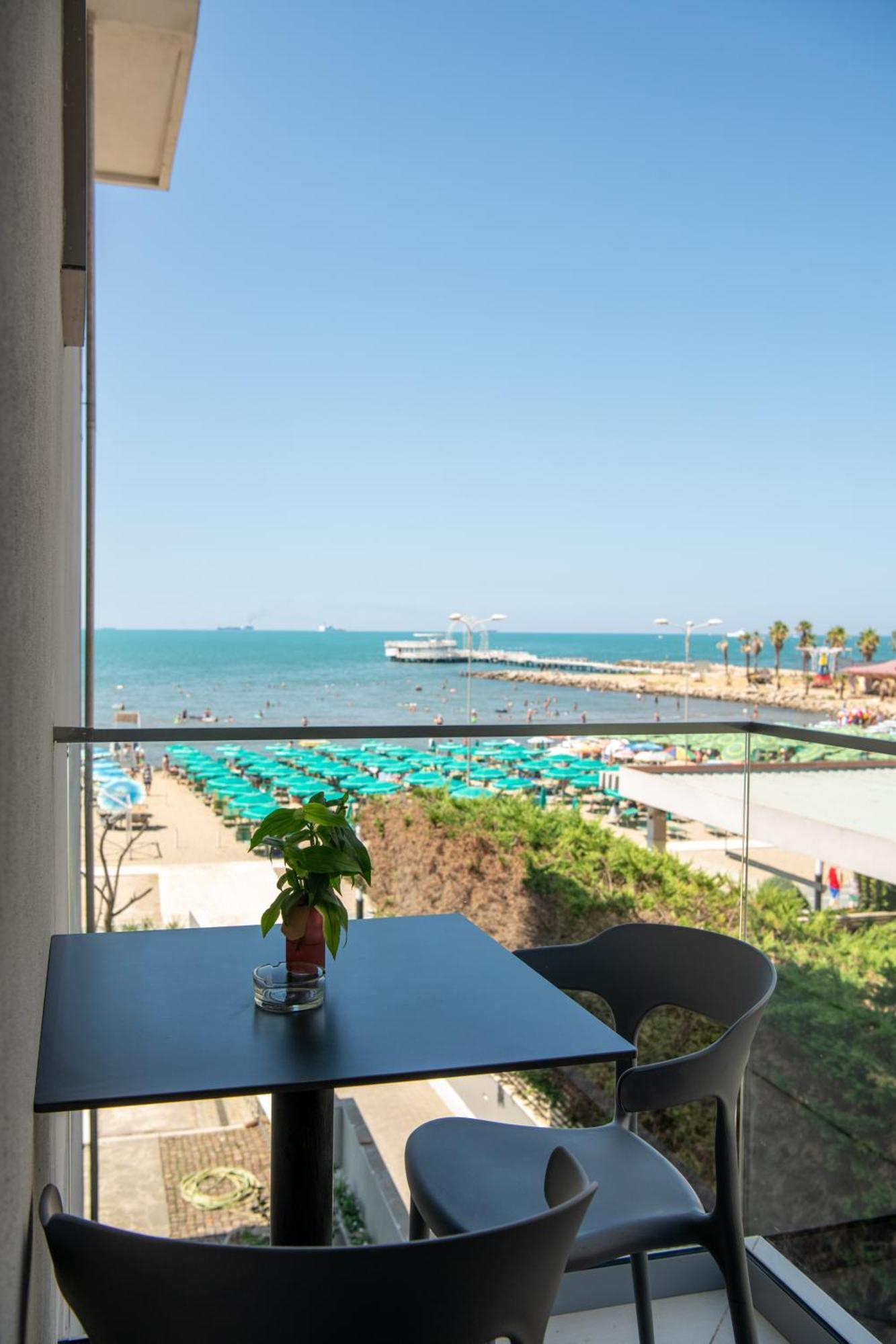 Hotel Vila 11 Дуррес Экстерьер фото